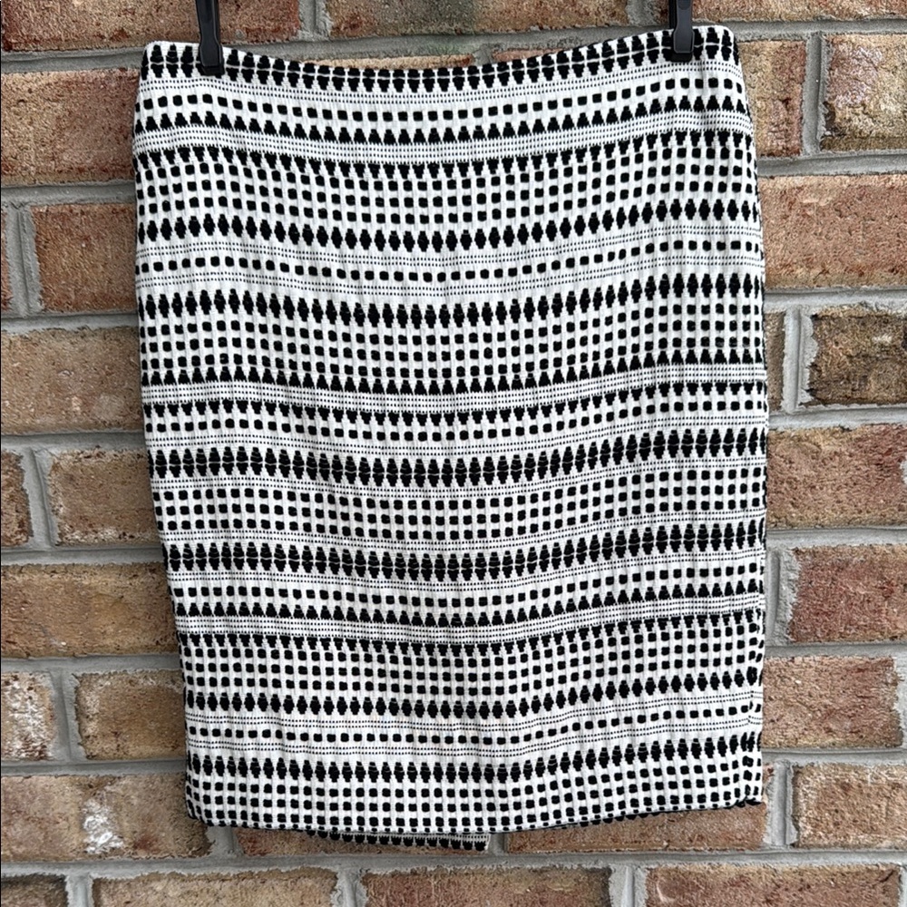LOFT black and white woven skirt, size 4P